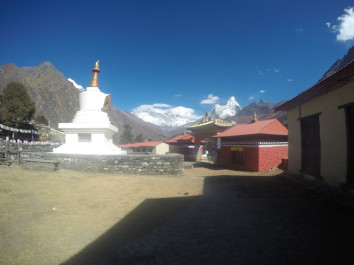 Mixed-bag treks around Nepal.